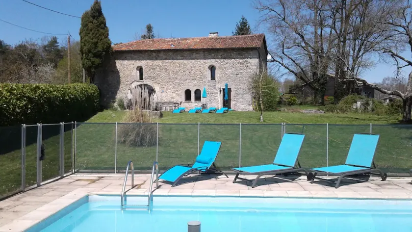 Private pool and secluded garden.  Sleeps 4 adults  maximum + 4 children. - Image 1