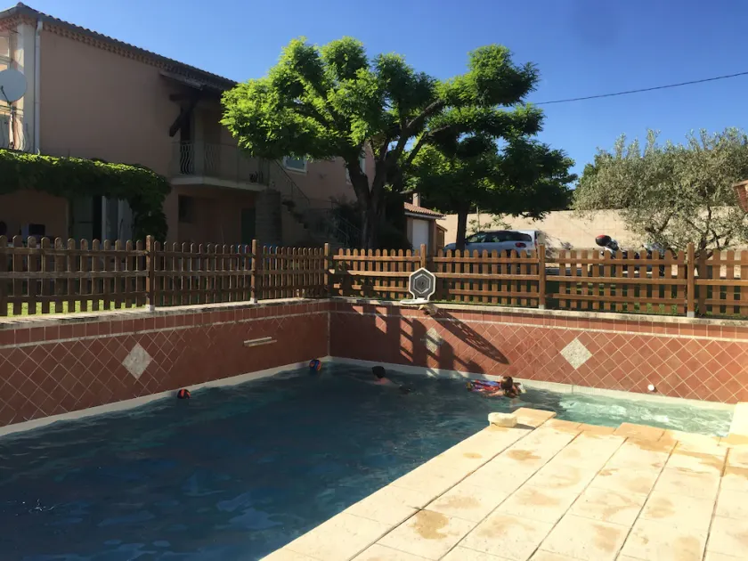 Enebolig ikke overset aircondition med lukket have og swimmingpool - Image 1