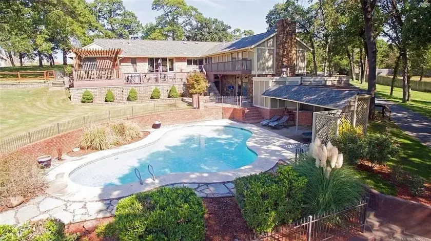 South Tulsa Private Gated Oasis - Image 1