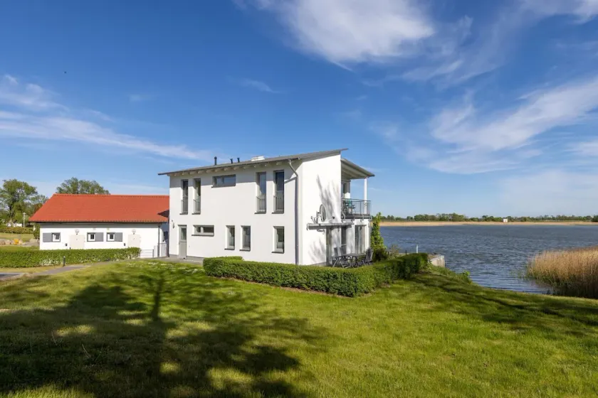 Vacation apartment Seeblick - Vacation at the natural harbor Puddemin - Image 1
