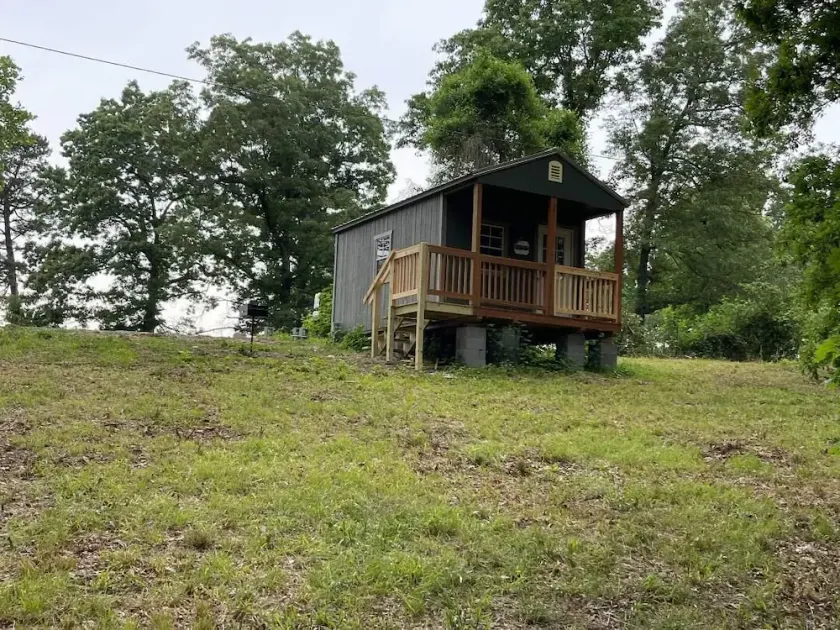 Pet friendly Camping cabin  close to Buffalo River - Image 1