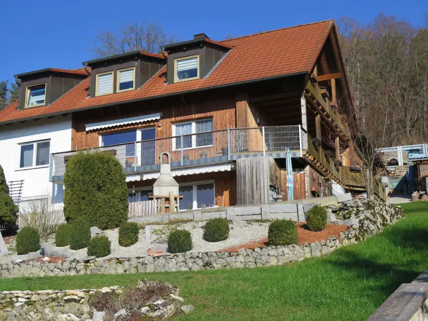 Cozy apartment with nearby hiking trails - Image 1