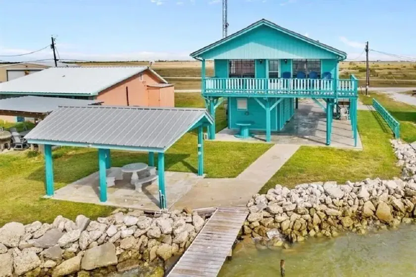 Waterfront Home With Private Fishing Pier on Turtle Bay - Image 1