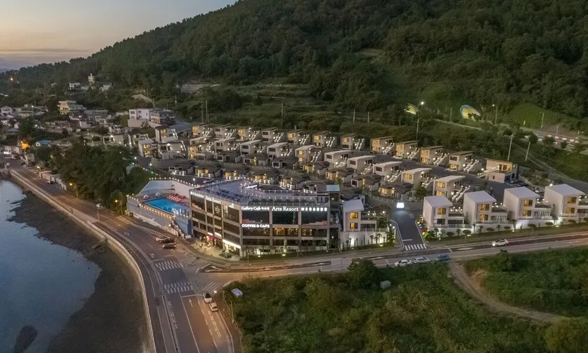 Arte Resort Spa & Pool Villa - Image 1