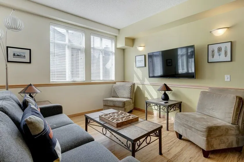 Location Rocheuses: Central Condo; Baignoire à jet; Parking souterrain - Image 1