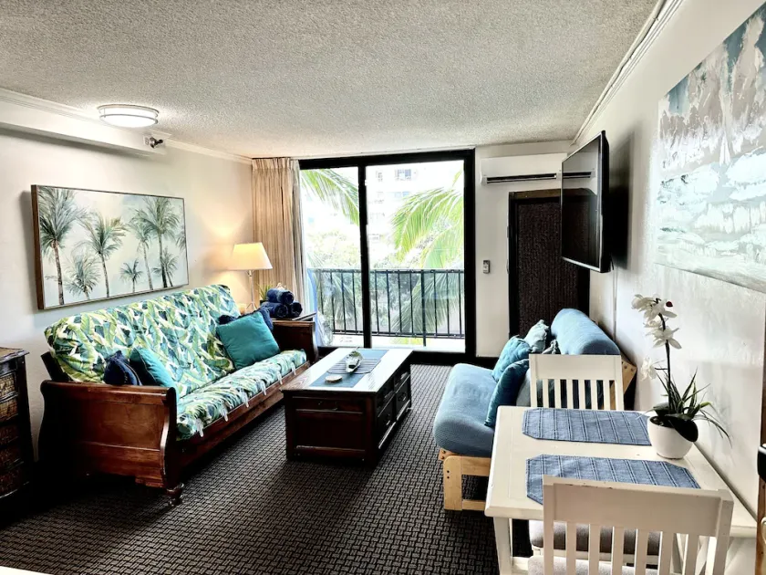 Rare 1 Bedroom Condo in at the Heart of Waikiki 2 blocks from the beach - Image 1