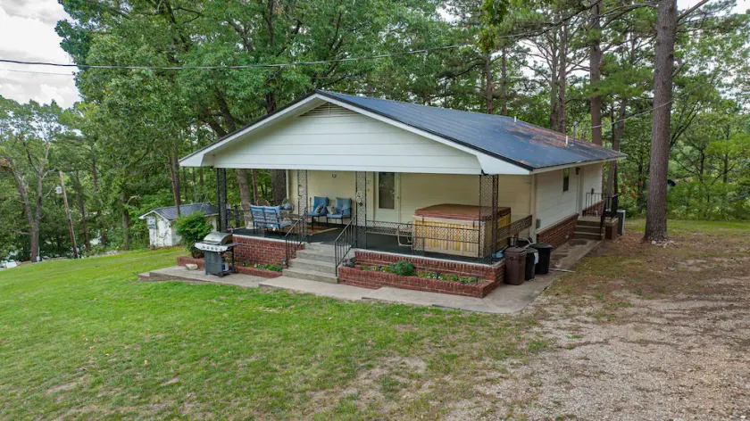 Lake View and Access! - 2 Bdrm, sleeps 6, beautiful lake views! - Image 1