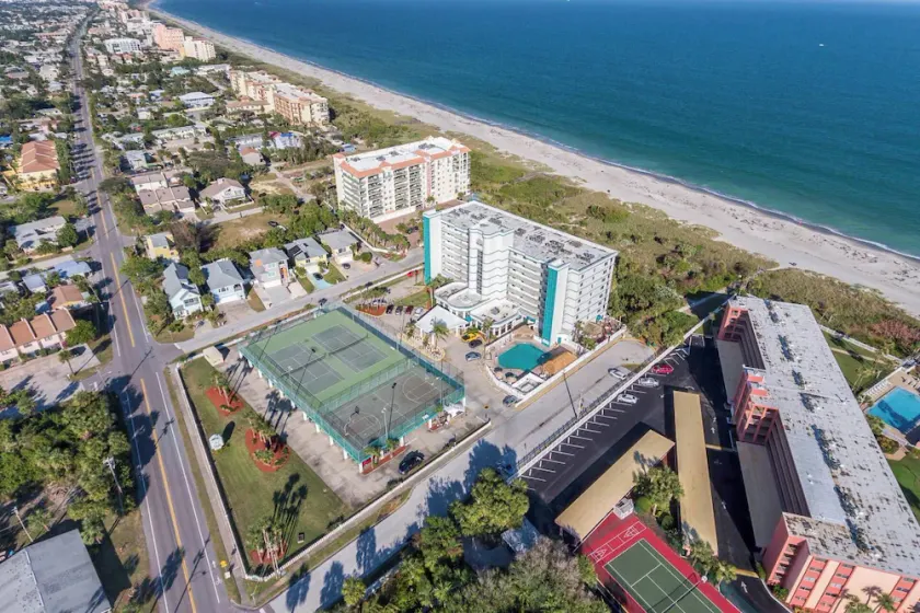 Prime Space Coast Location! 2BR Oceanfront, Pool, Hot Tub, Tiki Bar at Discovery Beach Resort! - Image 1