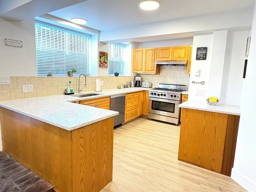 New 2 Bedroom Suite Fairfield Heritage Manor, Free Parking - Image 1