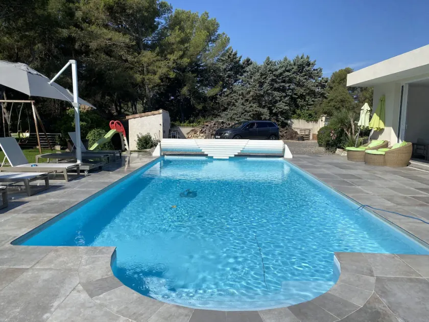 Beautiful family villa 15 minutes from beaches and town center - Image 1