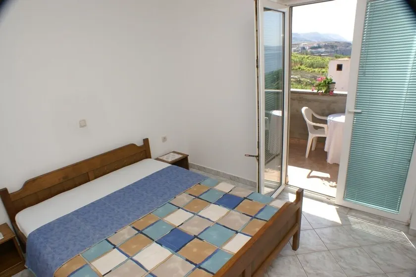 1-Zimmer-Ferienwohnung mit Terrasse Zubovici, Pag (A-4130-h) - Image 1