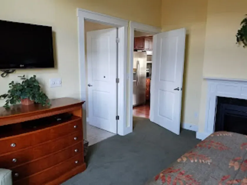 Private summer condo with jacuzzi tub; Golf spa water park zip lining - Image 1