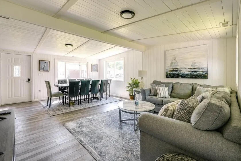 4 Bedroom/2 bath Cozy Lake Milton Getaway with dock access 300 yards away!! - Image 1