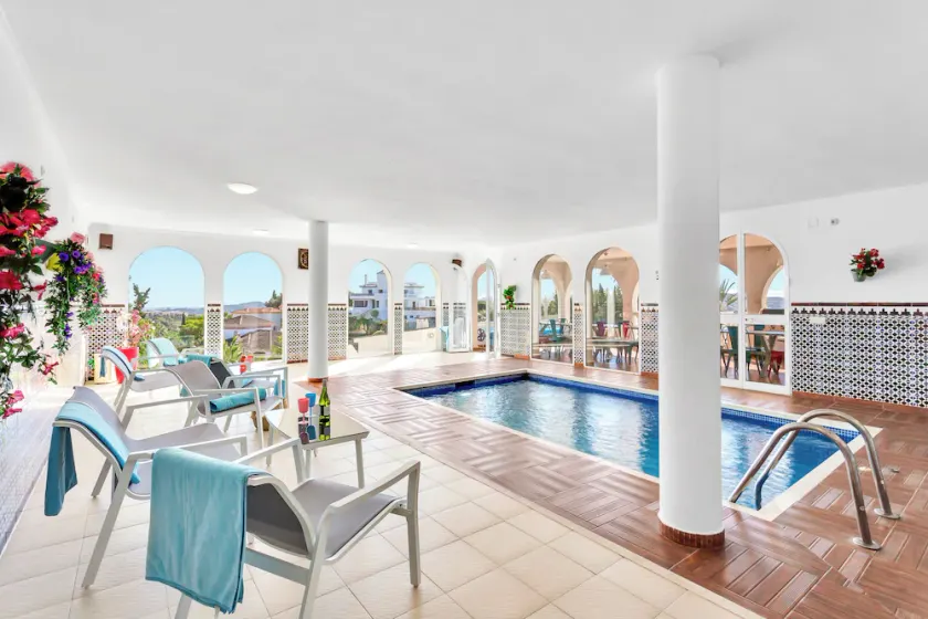 Voll ausgestattetes wunderschönes Ferienhaus mit privatem Pool, Whirlpool und Garten | Stadtblick - Image 1
