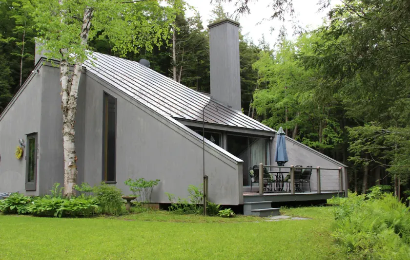 Falcon House: VT Modern Chalet w / Bastu, Vandring, Yoga.  Cykla till Woodstock Village - Image 1