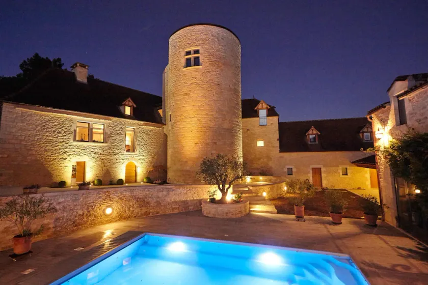 Set of 2 guest rooms and 1 gîte for 6 people. - Image 1
