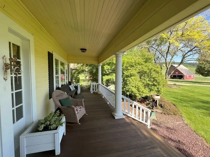 Barn Owl Hill - Historic Farmhouse Vineyard Views - Image 1