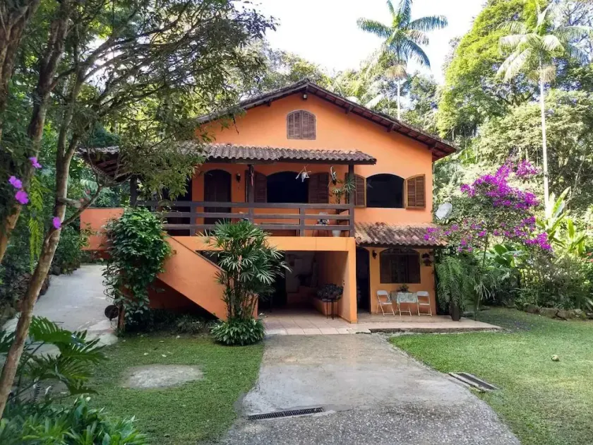 HOUSE IN PENEDO WITH WATERFALL - Image 1