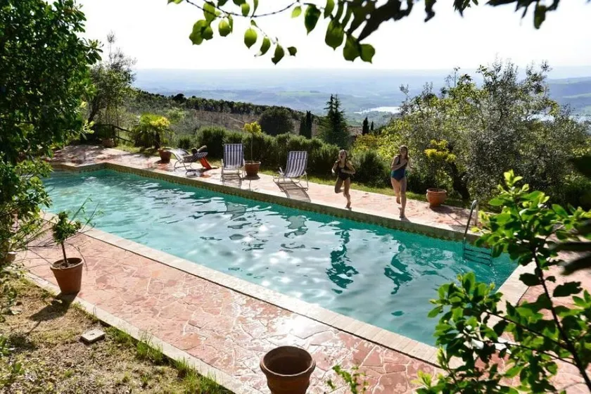 Villa de luxe en pierre sur une colline, avec vue panoramique, piscine privée, équitation, garderie - Image 1