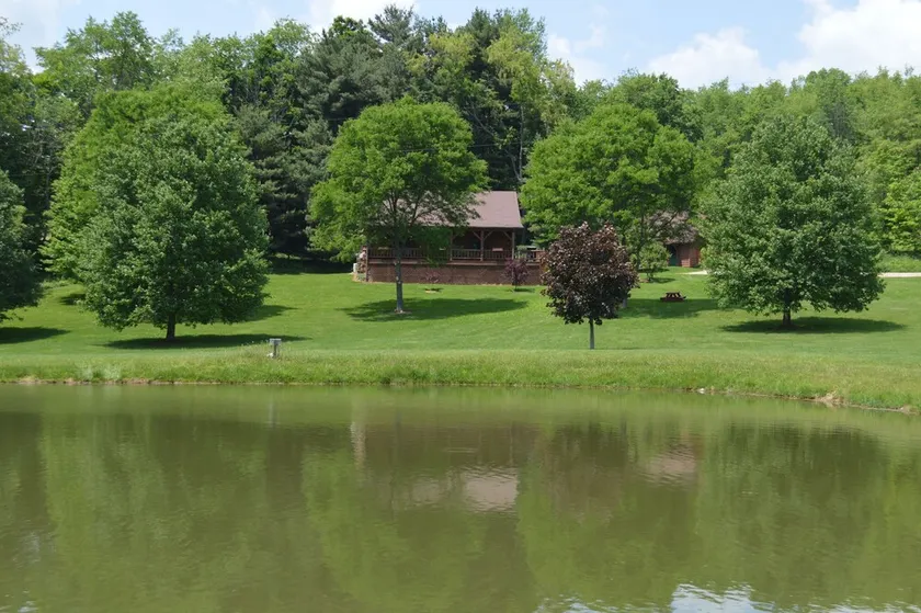 Large Log Cabin On 12 Private Acres With Fishing Pond Near Mohican State Park - Image 1