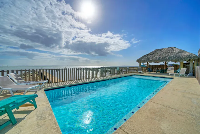 6BDR, Balcony w/ Bay View, Shared Pool + Boat Dock | Keeper Red by AvantStay - Image 1