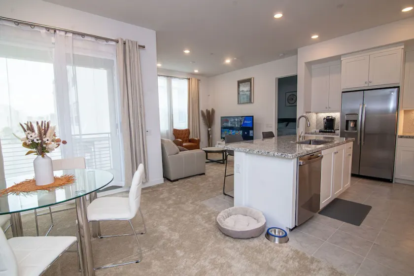 Lux new 2 bedroom condo 1 minute from Six Flags. - Image 1