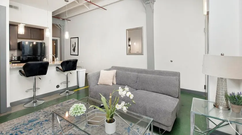 Landing at Hopper Lofts - 1 Bedroom in Manchester - Image 1