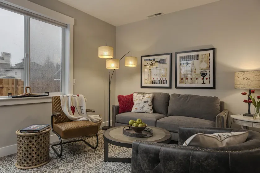 All New! Maison Monroe in Carlton - Image 1