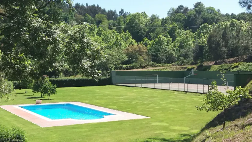 Villa, tranquilla, bella vista con piscina e campo da tennis. - Image 1