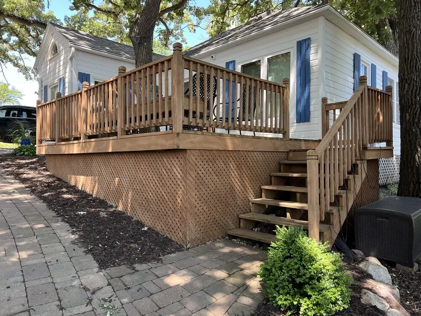 East Lake Okoboji lakeside cabin. - Image 1