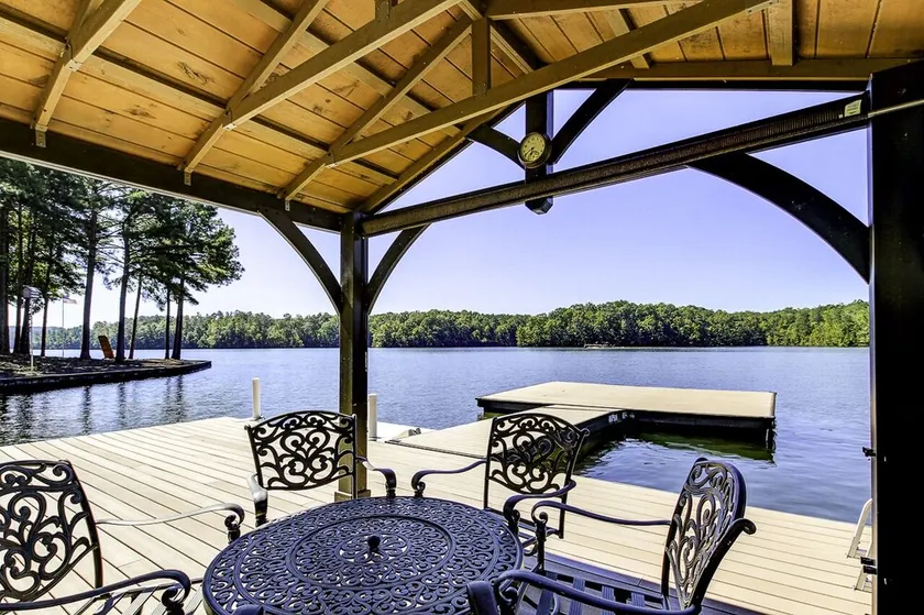 Journeys End - Incredible Views!! Lakefront cabin retreat with Flat Lot - Image 1
