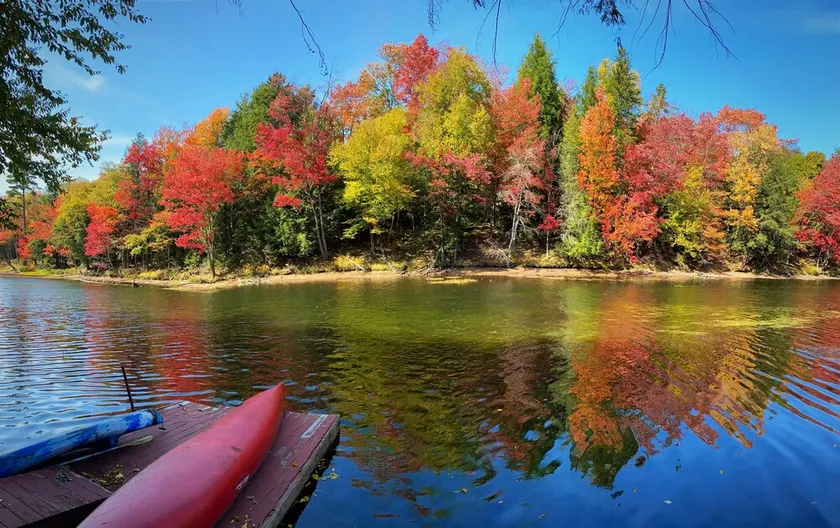 The Guide’s River Cottage • Riverfront Retreat + Walk to Town - Image 1