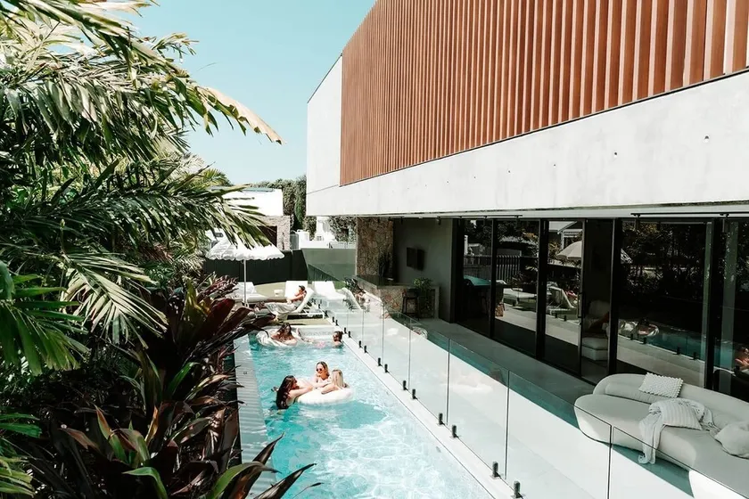 Mana Beach House - Award winning luxury, Salt Beach - Image 1