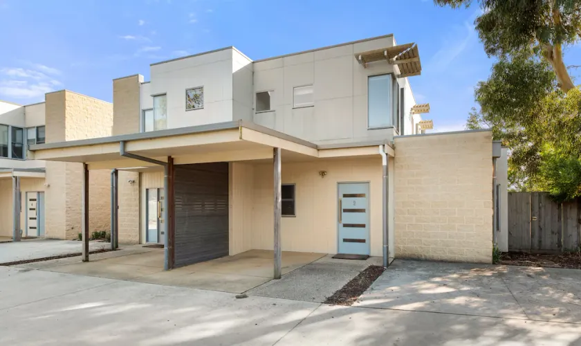 Town house walk to the beach! Disable friendly - Image 1