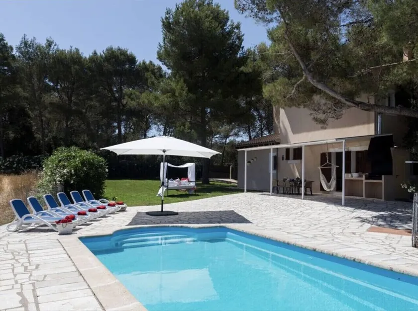 MAISON DE VACANCES À EL CAMPO - Image 1