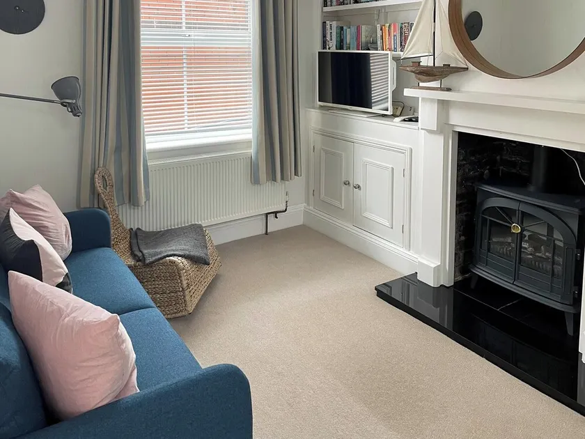 2 bedroom accommodation in School Steps - Image 1