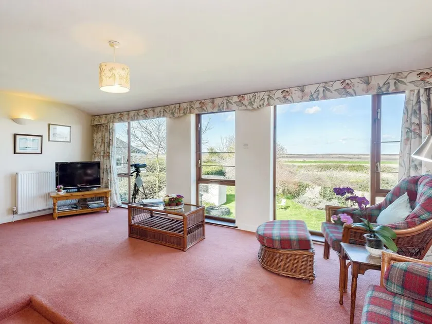 4 bedroom accommodation in Blakeney - Image 1