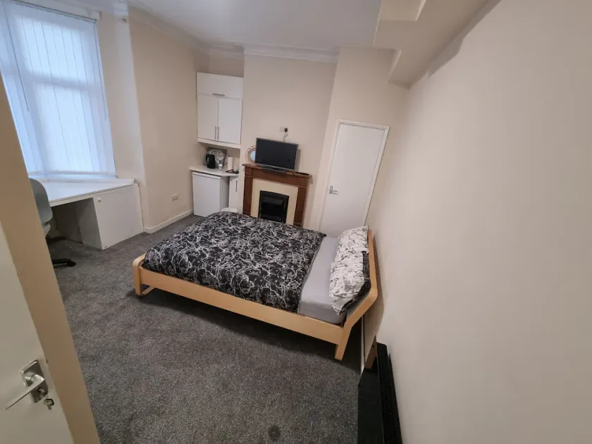 Remarkable 3-Bed House in Wallsend - Image 1