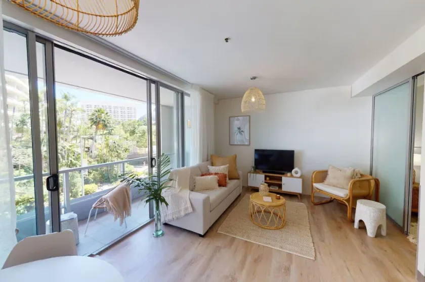 Stunning Waterfront Apartment in 5-star Complex - Image 1