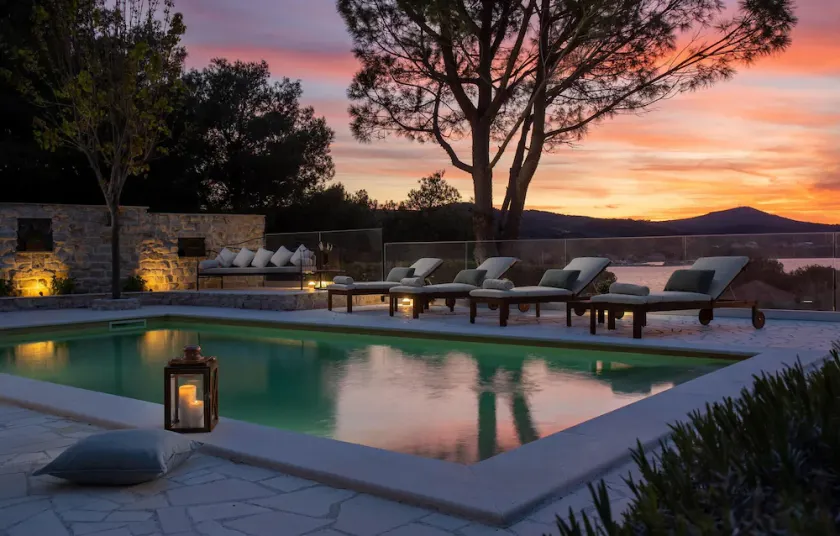 Stunning home in Pasman with private swimming pool, can be inside or outside - Image 1