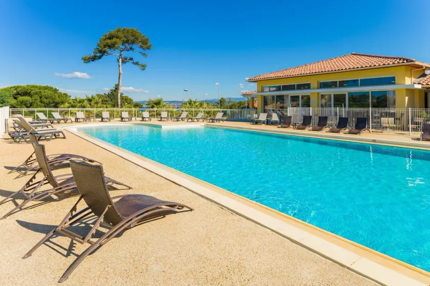 Appartement cosy 2 pièces pour 6 | Accès piscine! - Image 1