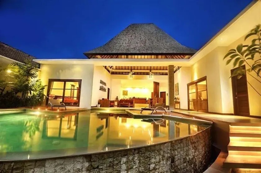 Superb architect-designed villa ideally located in the heart of Seminyak - Image 1