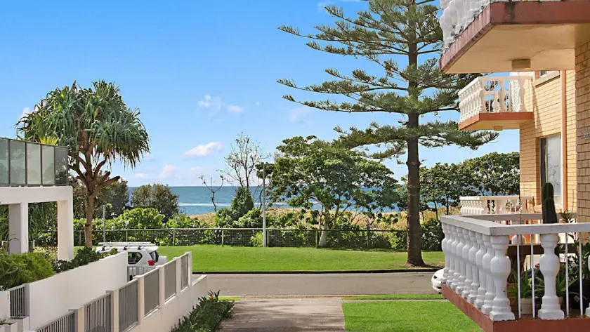 Sunrise Court 3 - Bilinga/ North Kirra Beachfront - Image 1