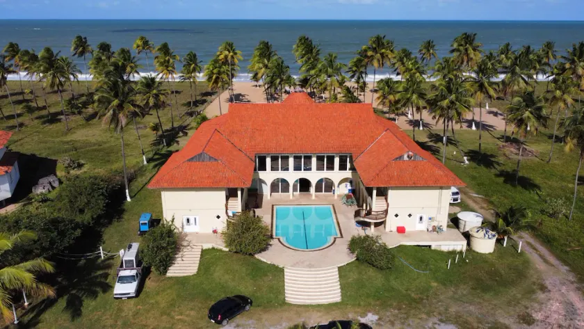 Près de la plage Sheep, Waterfront House, 09 suites, deux piscines, - Image 1