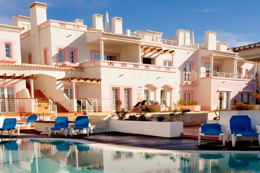 Lusso 3 Bed Property, uno dei pochi con accesso gratuito alla piscina e terrazza sul tetto unica - Image 1