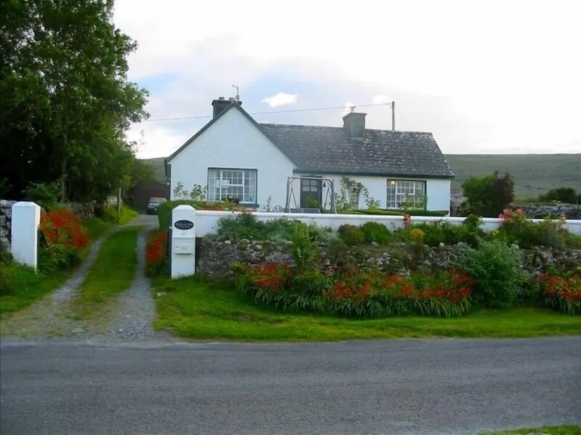 Gemütliches Cottage in der Bucht von Galway mit herrlichem Blick auf das Meer und den Burren - Image 1