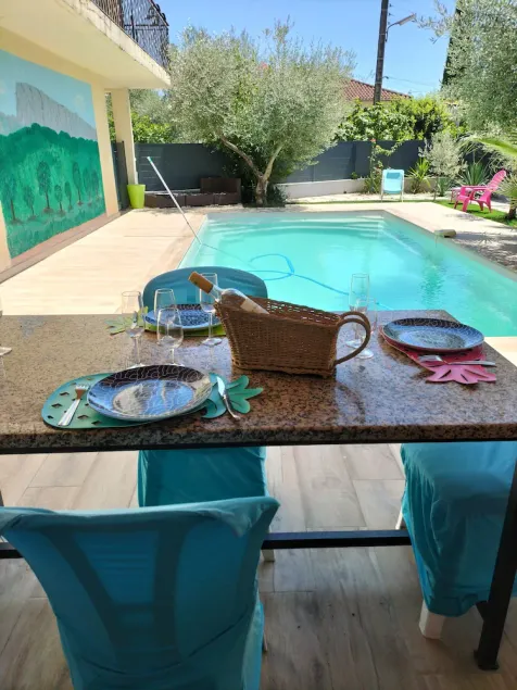 Apartment in beautiful villa in quiet neighborhood with swimming pool - Image 1