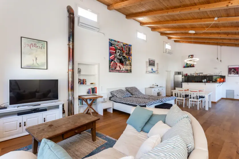 Large loft apartment in a quiet area only 8 minutes to the beach promenade - Image 1