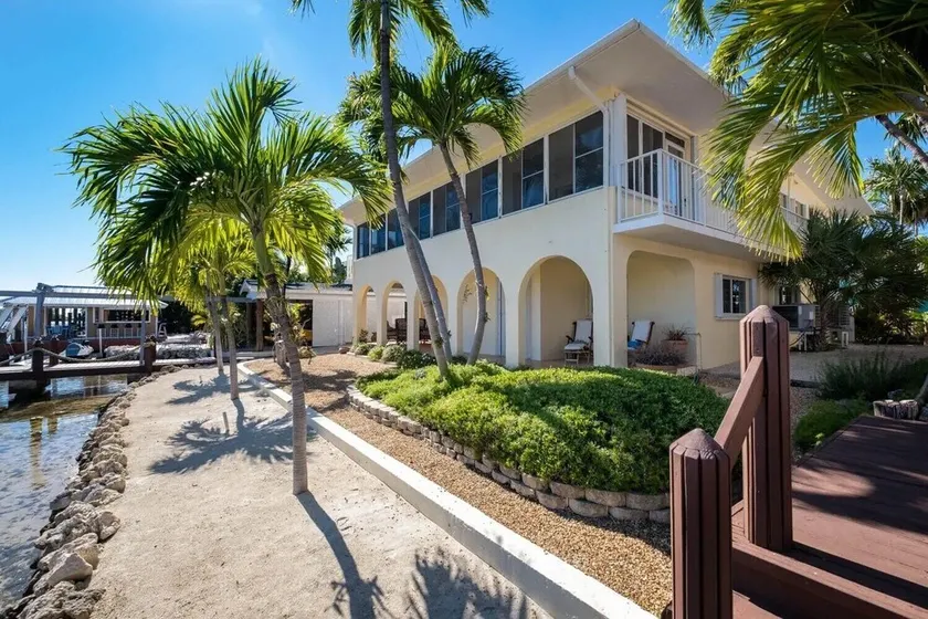 Fabulous Island Getaway! Easy access to Florida Bay, Private Beach,  Elevator - Image 1