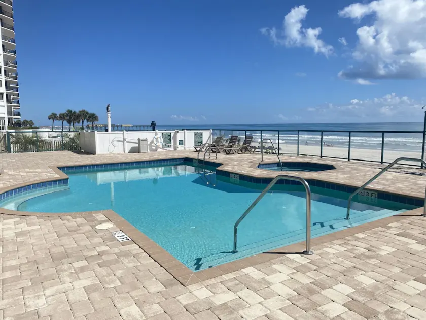 Brand new 3 bedroom condo on the beach - Image 1